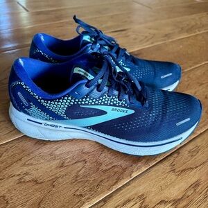 Brooks Ghost Women's Running Shoes in Navy and Light Blue